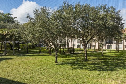 Кондоминиум с 2 спальнями в Тамарак, Флорида № 2010000