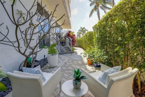 Condo in Miami Beach, Florida, 4 bedrooms  № 2013637 - photo 9