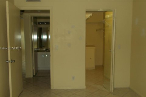 Condo in Pembroke Pines, Florida, 2 bedrooms  № 1811933 - photo 14