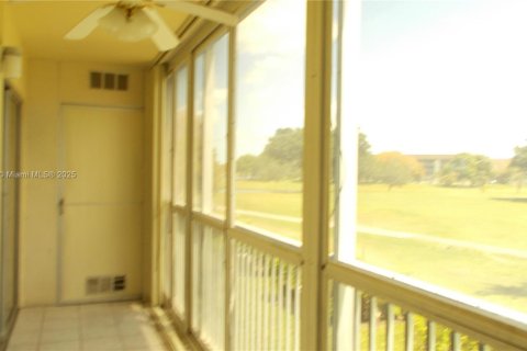 Condo in Pembroke Pines, Florida, 2 bedrooms  № 1811933 - photo 7