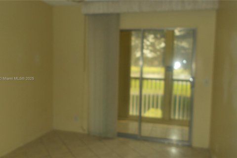 Condo in Pembroke Pines, Florida, 2 bedrooms  № 1811933 - photo 18