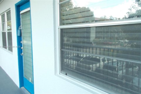 Condo in Pembroke Pines, Florida, 2 bedrooms  № 1811933 - photo 3