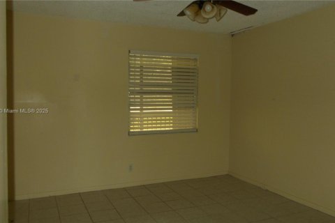 Condo in Pembroke Pines, Florida, 2 bedrooms  № 1811933 - photo 12