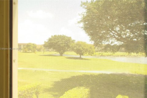 Condo in Pembroke Pines, Florida, 2 bedrooms  № 1811933 - photo 5