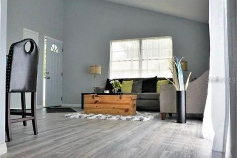 Casa en alquiler en Tampa, Florida, 3 dormitorios, 93.18 m2 № 1904483 - foto 3