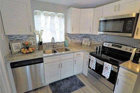 Casa en alquiler en Tampa, Florida, 3 dormitorios, 93.18 m2 № 1904483 - foto 6