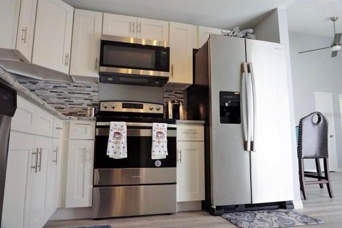 Casa en alquiler en Tampa, Florida, 3 dormitorios, 93.18 m2 № 1904483 - foto 5