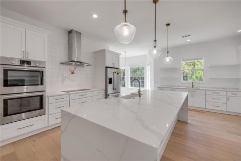 House in New Smyrna Beach, Florida 6 bedrooms, 449.55 sq.m. № 1648133 - photo 4
