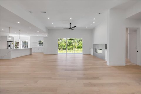 House in New Smyrna Beach, Florida 6 bedrooms, 449.55 sq.m. № 1648133 - photo 11