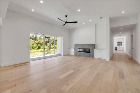 House in New Smyrna Beach, Florida 6 bedrooms, 449.55 sq.m. № 1648133 - photo 14