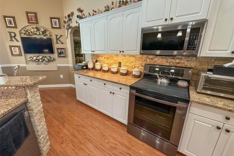 House in Hudson, Florida 3 bedrooms, 210.61 sq.m. № 1776970 - photo 11