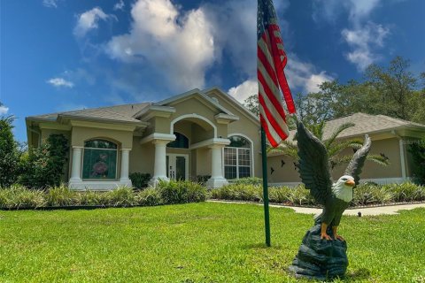 House in Hudson, Florida 3 bedrooms, 210.61 sq.m. № 1776970 - photo 2