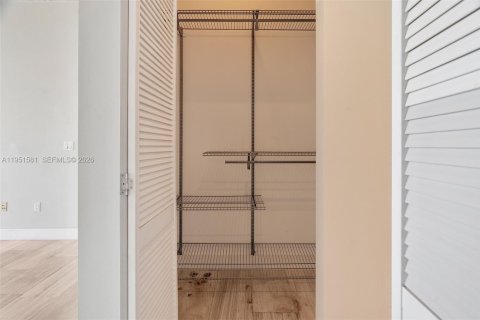 Condominio en alquiler en Miami, Florida, 2 dormitorios, 101.08 m2 № 2010361 - foto 25