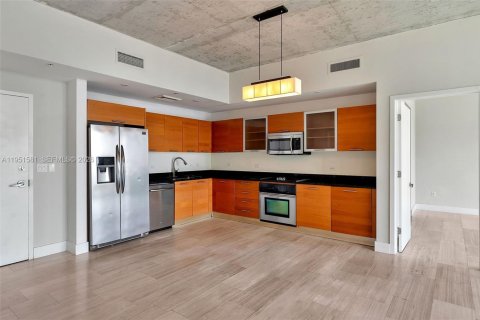 Condominio en alquiler en Miami, Florida, 2 dormitorios, 101.08 m2 № 2010361 - foto 7