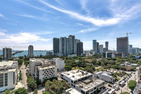 Condominio en alquiler en Miami, Florida, 2 dormitorios, 101.08 m2 № 2010361 - foto 17
