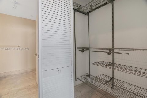 Condominio en alquiler en Miami, Florida, 2 dormitorios, 101.08 m2 № 2010361 - foto 24