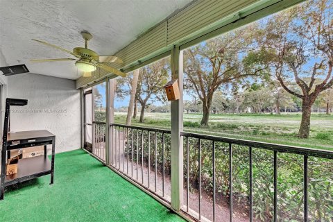 Copropriété à vendre à Lauderhill, Floride: 2 chambres, 102.19 m2 № 1959246 - photo 1