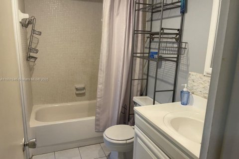 Condominio en venta en North Miami Beach, Florida, 1 dormitorio, 55.28 m2 № 1861954 - foto 13