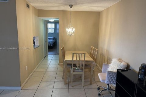 Condominio en venta en North Miami Beach, Florida, 1 dormitorio, 55.28 m2 № 1861954 - foto 6