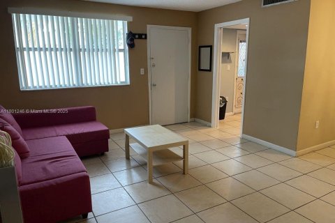 Condominio en venta en North Miami Beach, Florida, 1 dormitorio, 55.28 m2 № 1861954 - foto 7