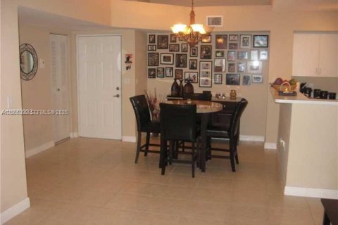 Copropriété à louer à Miramar, Floride: 2 chambres, 89.74 m2 № 2153984 - photo 2