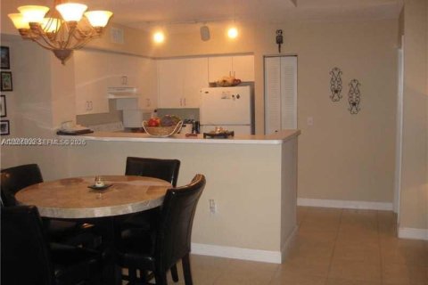 Copropriété à louer à Miramar, Floride: 2 chambres, 89.74 m2 № 2153984 - photo 4