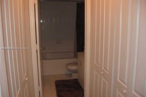 Copropriété à louer à Miramar, Floride: 2 chambres, 89.74 m2 № 2153984 - photo 8