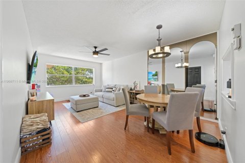 Купить кондоминиум в Лодердейл-Лейкс, Флорида 1 спальня, 63.55м2, № 1963278 - фото 6