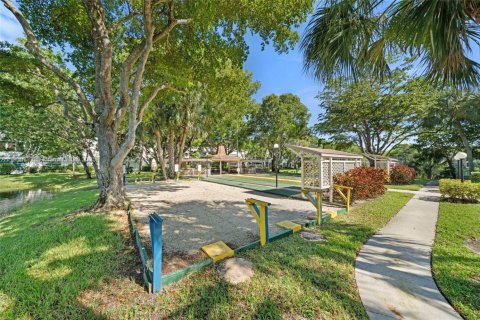 Купить кондоминиум в Лодердейл-Лейкс, Флорида 1 спальня, 63.55м2, № 1963278 - фото 18