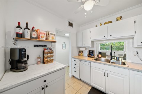 Купить кондоминиум в Лодердейл-Лейкс, Флорида 1 спальня, 63.55м2, № 1963278 - фото 2