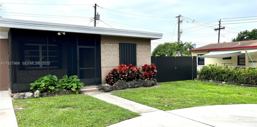 Villa ou maison à Hollywood, Floride 2 chambres, 50.26 m2 № 1989874