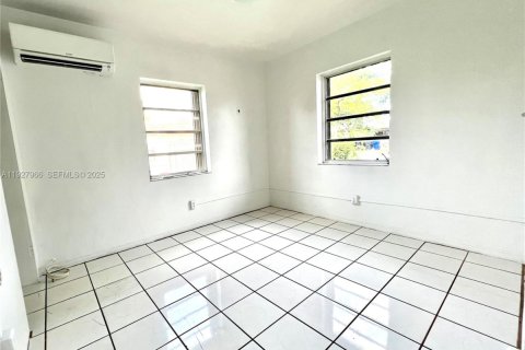 Villa ou maison à louer à Hollywood, Floride: 2 chambres, 50.26 m2 № 1989874 - photo 7