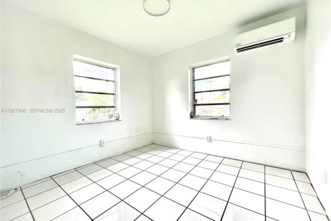 Villa ou maison à louer à Hollywood, Floride: 2 chambres, 50.26 m2 № 1989874 - photo 6