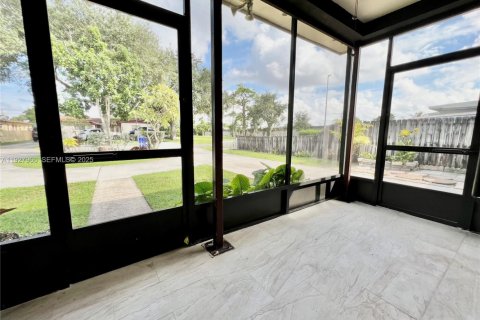 Villa ou maison à louer à Hollywood, Floride: 2 chambres, 50.26 m2 № 1989874 - photo 9