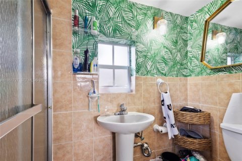 House in Oakland Park, Florida 3 bedrooms, 175.59 sq.m. № 2008006 - photo 24