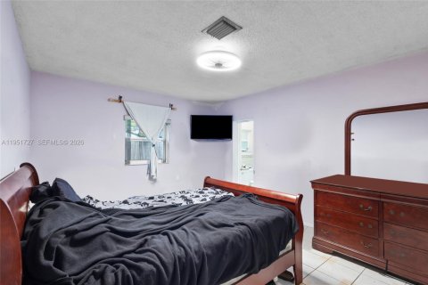 House in Oakland Park, Florida 3 bedrooms, 175.59 sq.m. № 2008006 - photo 16