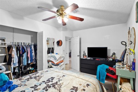 House in Oakland Park, Florida 3 bedrooms, 175.59 sq.m. № 2008006 - photo 13