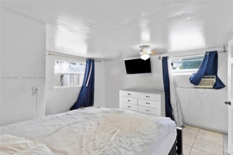 House in Oakland Park, Florida 3 bedrooms, 175.59 sq.m. № 2008006 - photo 22