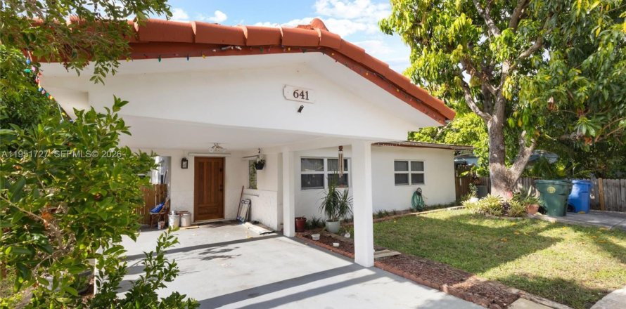 House in Oakland Park, Florida 3 bedrooms, 175.59 sq.m. № 2008006