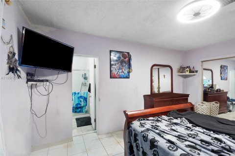 House in Oakland Park, Florida 3 bedrooms, 175.59 sq.m. № 2008006 - photo 17