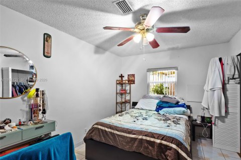 House in Oakland Park, Florida 3 bedrooms, 175.59 sq.m. № 2008006 - photo 12