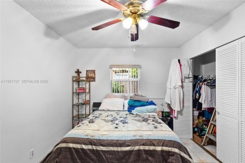 House in Oakland Park, Florida 3 bedrooms, 175.59 sq.m. № 2008006 - photo 14