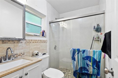 House in Oakland Park, Florida 3 bedrooms, 175.59 sq.m. № 2008006 - photo 19