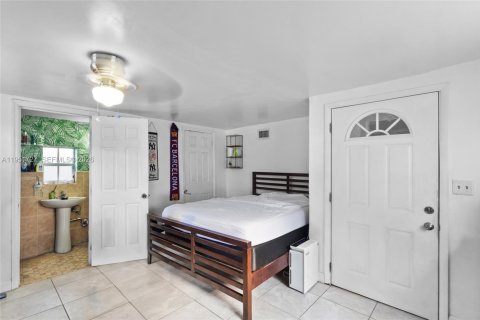 House in Oakland Park, Florida 3 bedrooms, 175.59 sq.m. № 2008006 - photo 20