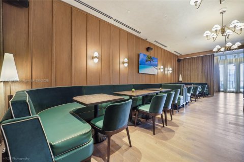 Condo in Miami, Florida, 1 bedroom  № 1862873 - photo 13