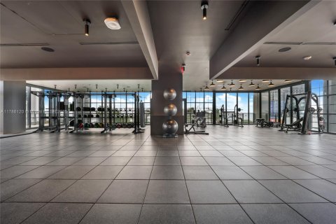 Condo in Miami, Florida, 1 bedroom  № 1862873 - photo 16