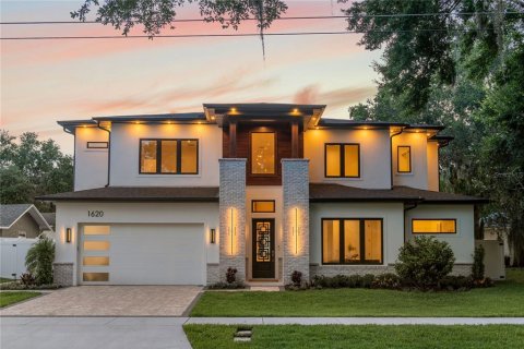 House in Orlando, Florida 5 bedrooms, 385.17 sq.m. № 1804633 - photo 2