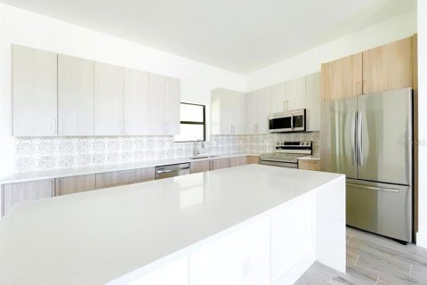 Casa en alquiler en Port Charlotte, Florida, 4 dormitorios, 240.34 m2 № 1908861 - foto 6