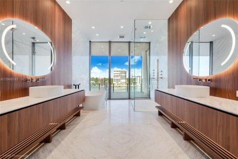 Condo in Miami, Florida, 4 bedrooms  № 2153015 - photo 17