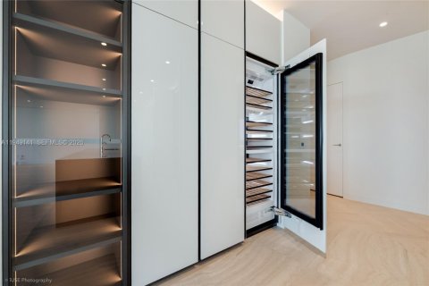 Condo in Miami, Florida, 4 bedrooms  № 2153015 - photo 12